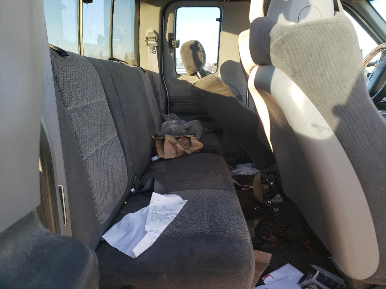 2002 Ford F350 - Image 10