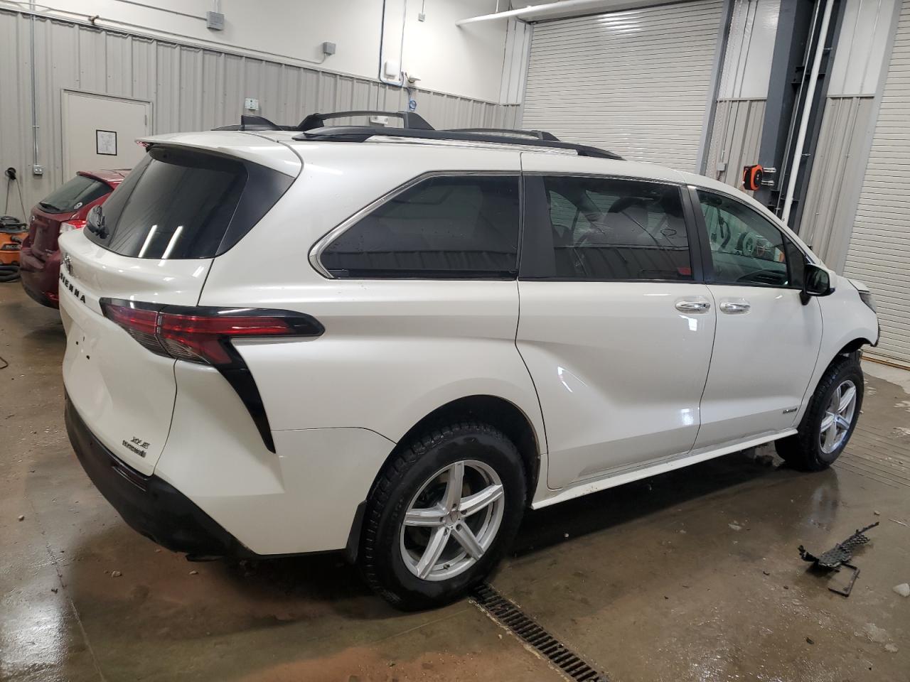 2021 Toyota Sienna - Image 3