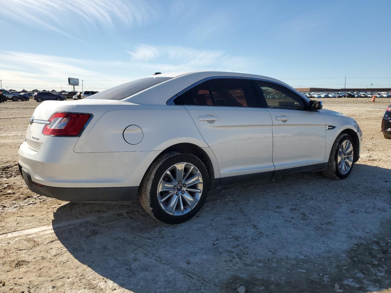 2010 Ford Taurus - Image 3
