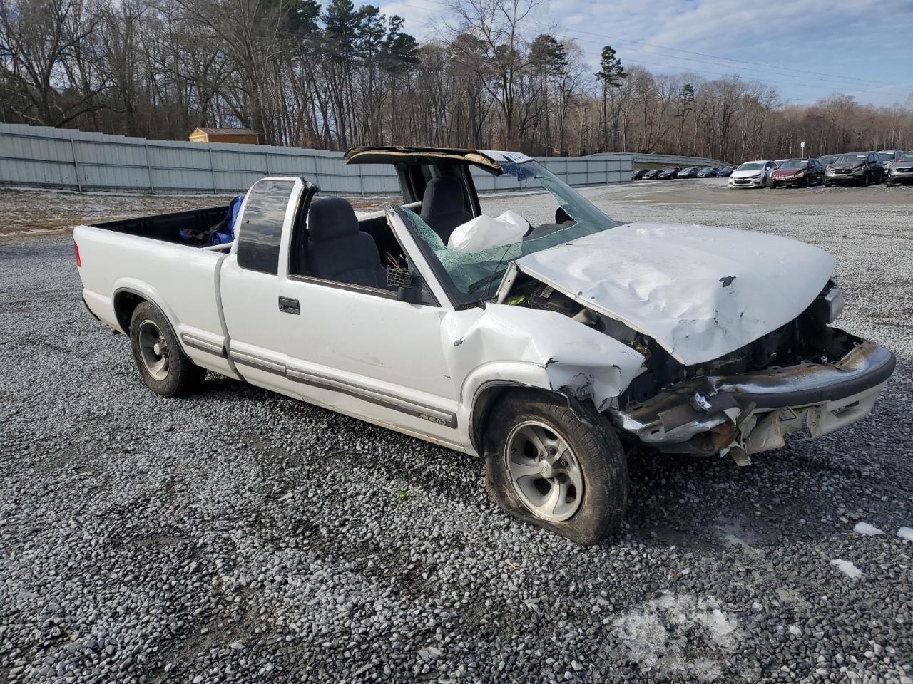2000 Chevrolet S-10 Pickup - Image 4