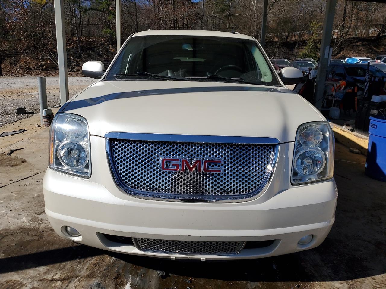 2014 GMC Yukon - Image 5