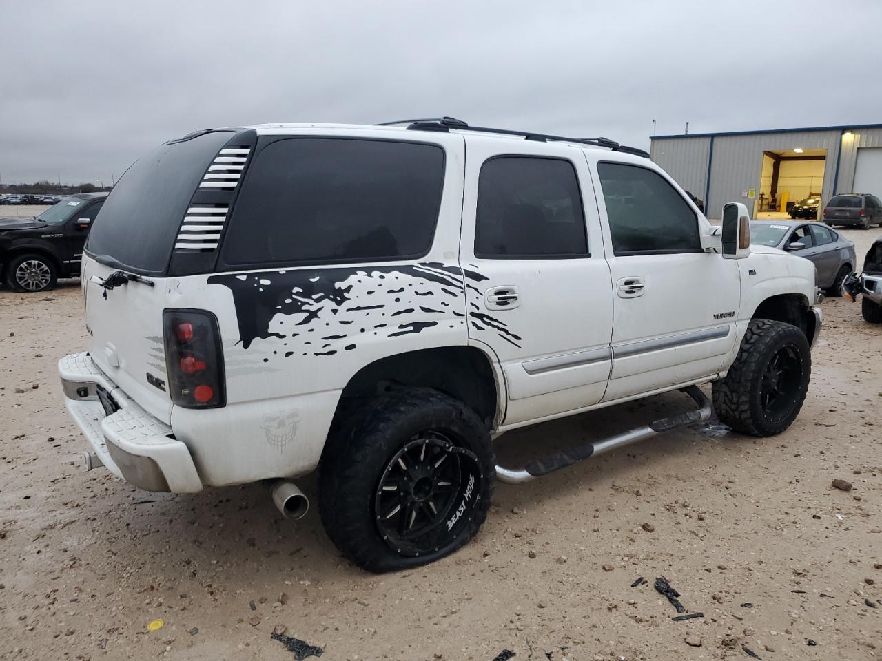 2004 GMC Yukon - Image 3