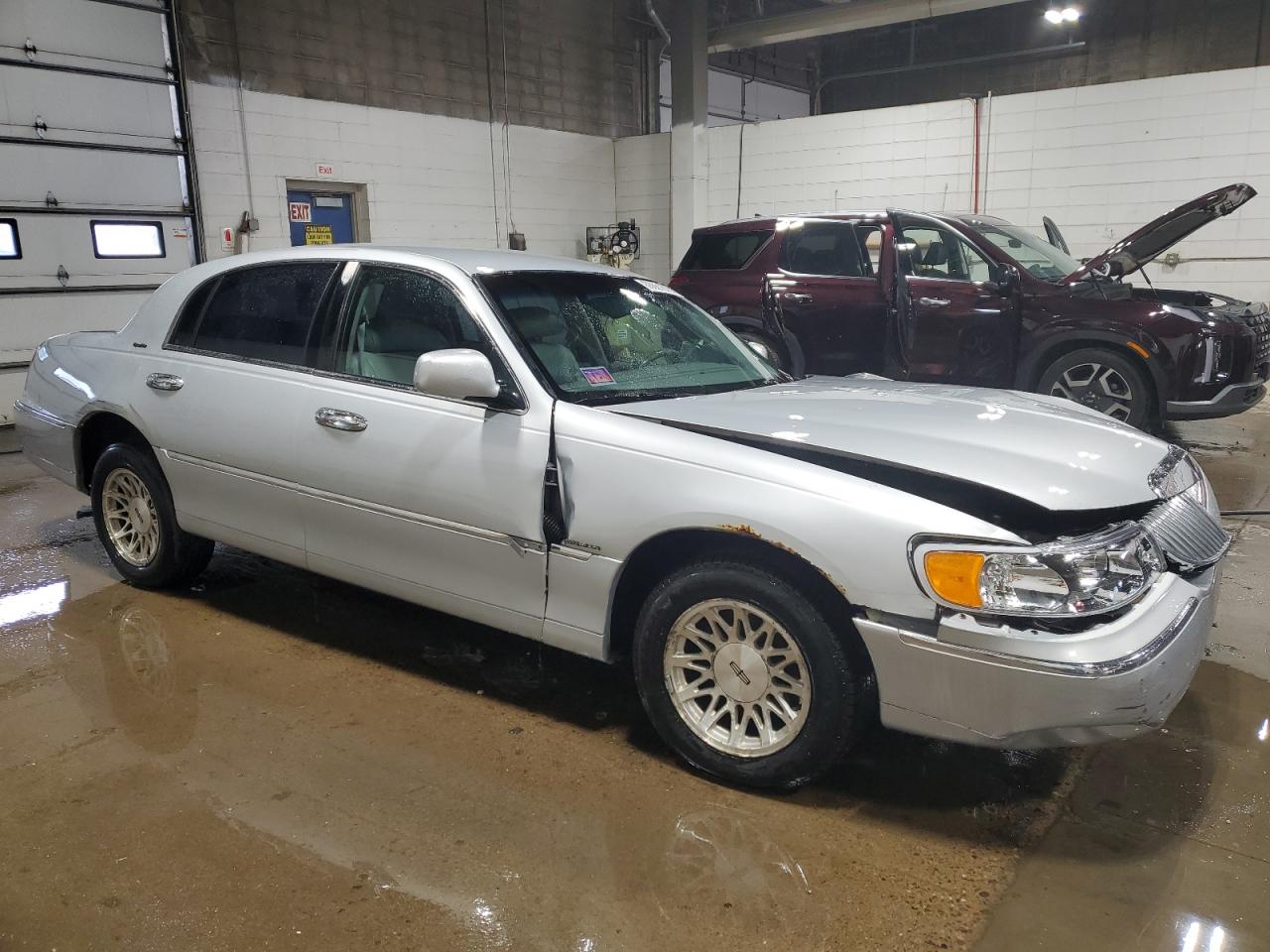 1998 Lincoln Town Car - Image 4