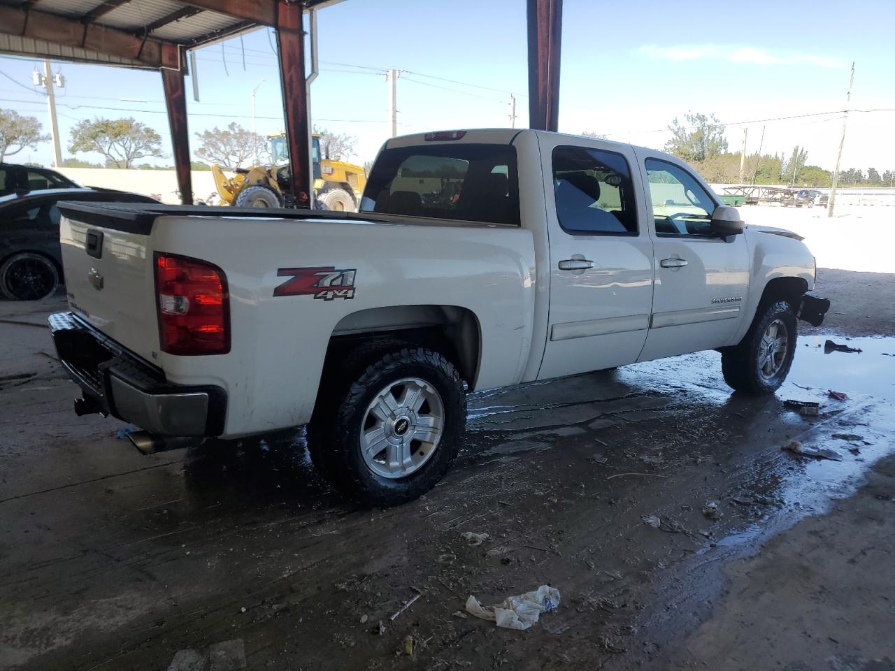 2011 Chevrolet Silverado - Image 3