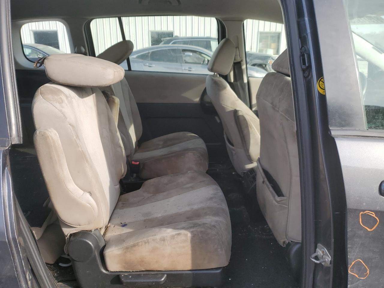 2013 Mazda 5 - Image 12