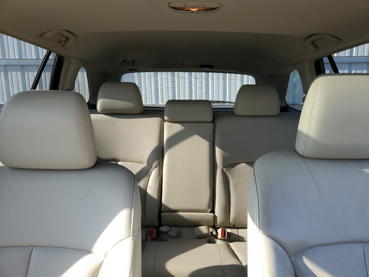 2011 Subaru Outback - Image 10