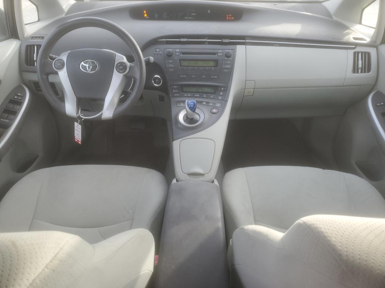 2010 Toyota Prius - Image 8