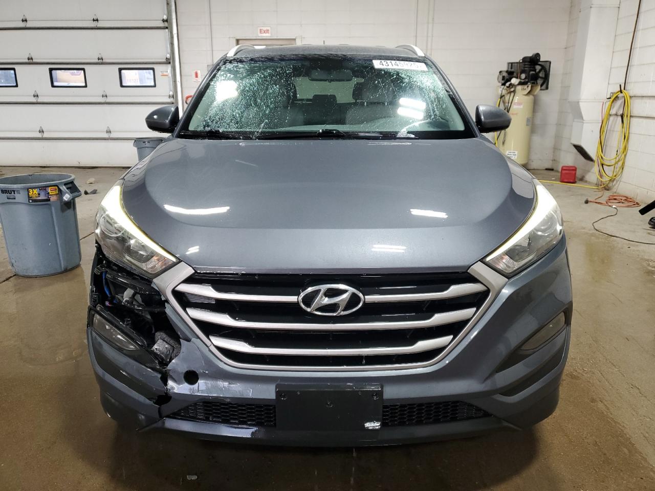 2017 Hyundai Tucson - Image 5