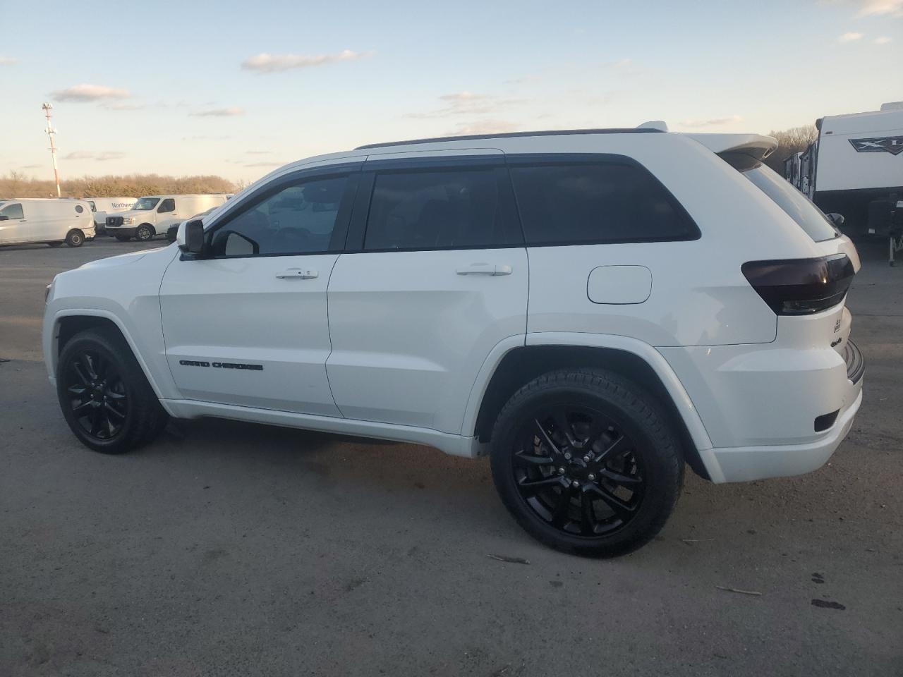 2020 Jeep Grand Cherokee - Image 2