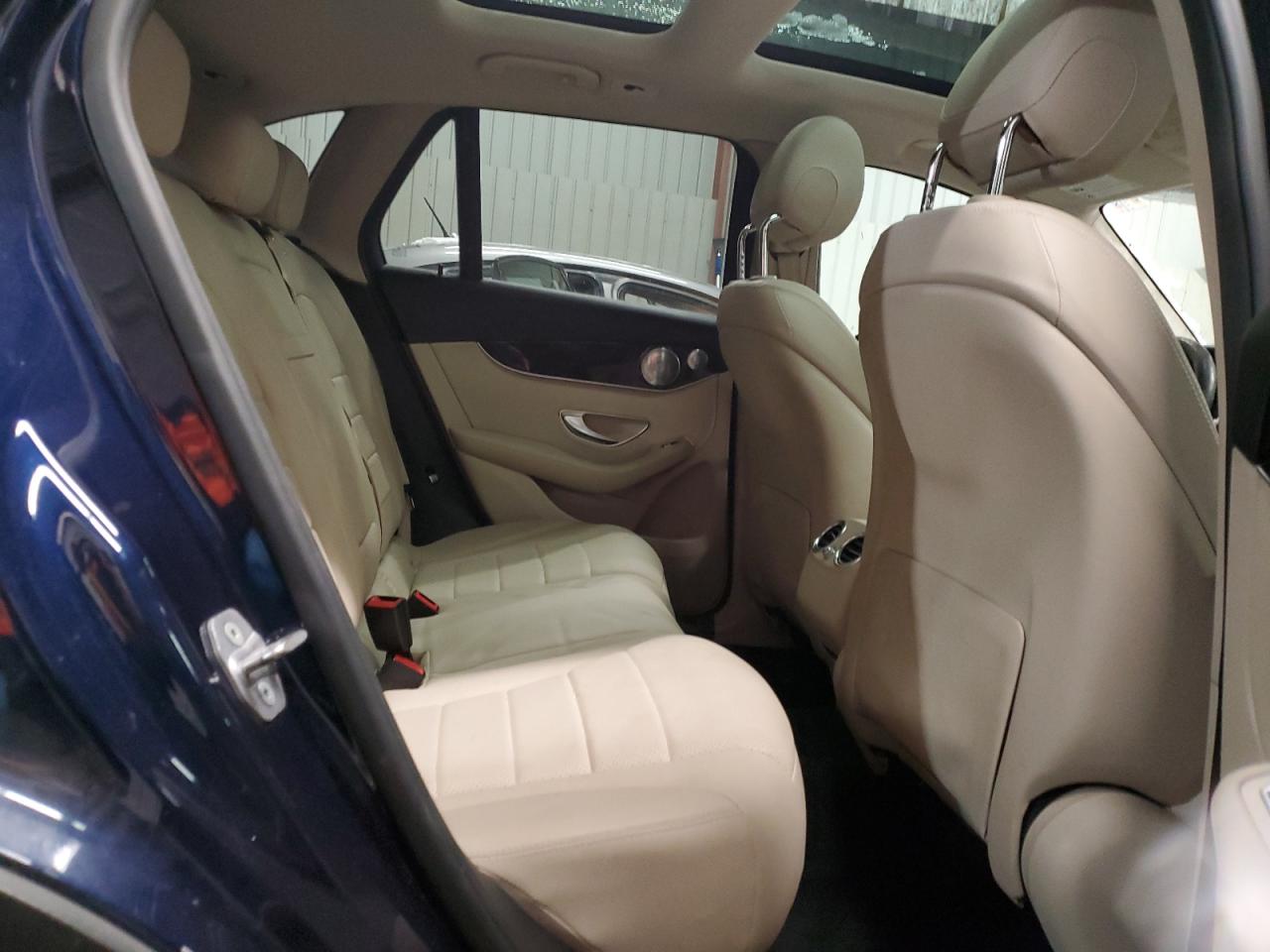 2017 Mercedes-Benz GLC - Image 12