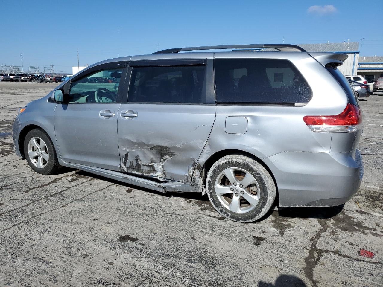 2013 Toyota Sienna - Image 2