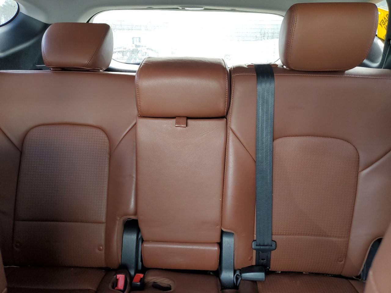 2015 Hyundai Santa Fe - Image 10