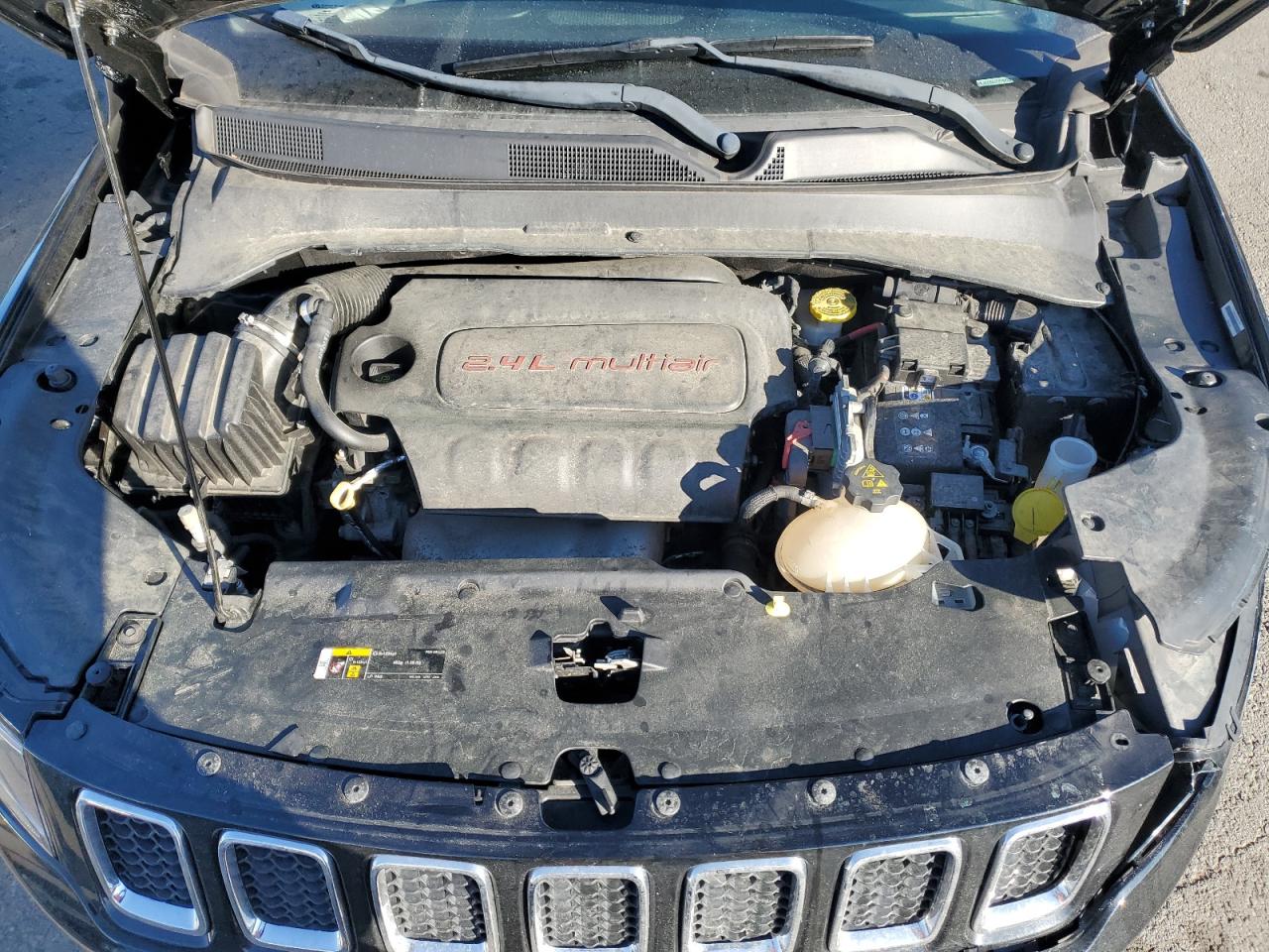 2018 Jeep Compass - Image 12