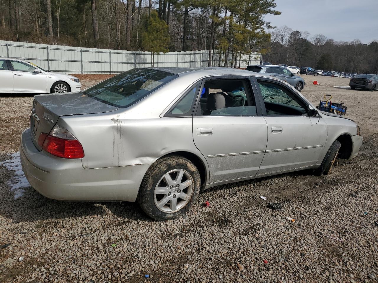 2004 Toyota Avalon - Image 3