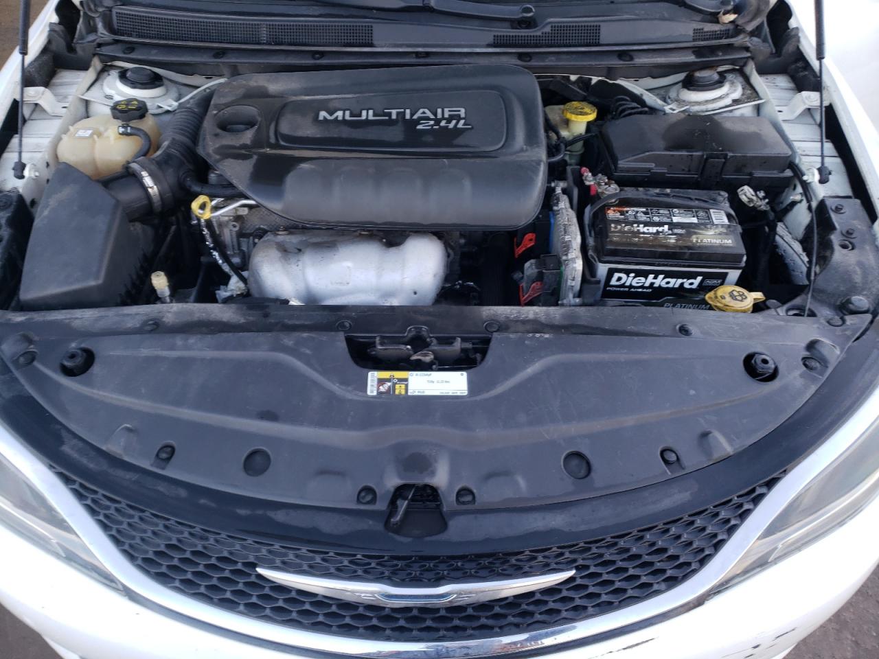 2015 Chrysler 200 - Image 11