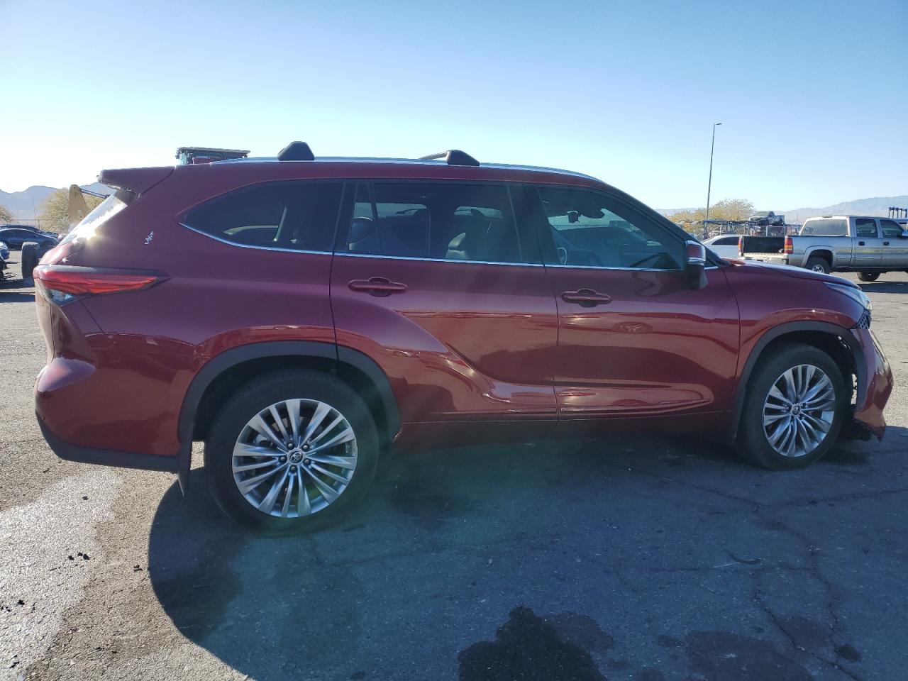 2022 Toyota Highlander - Image 3