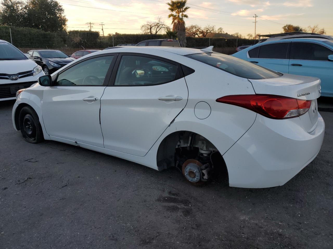 VIN 5NPDH4AE9DH185606 2013 HYUNDAI ELANTRA no.2