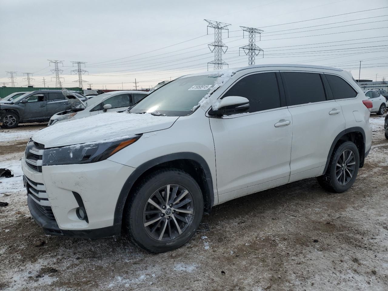 2018 Toyota Highlander - Image 1