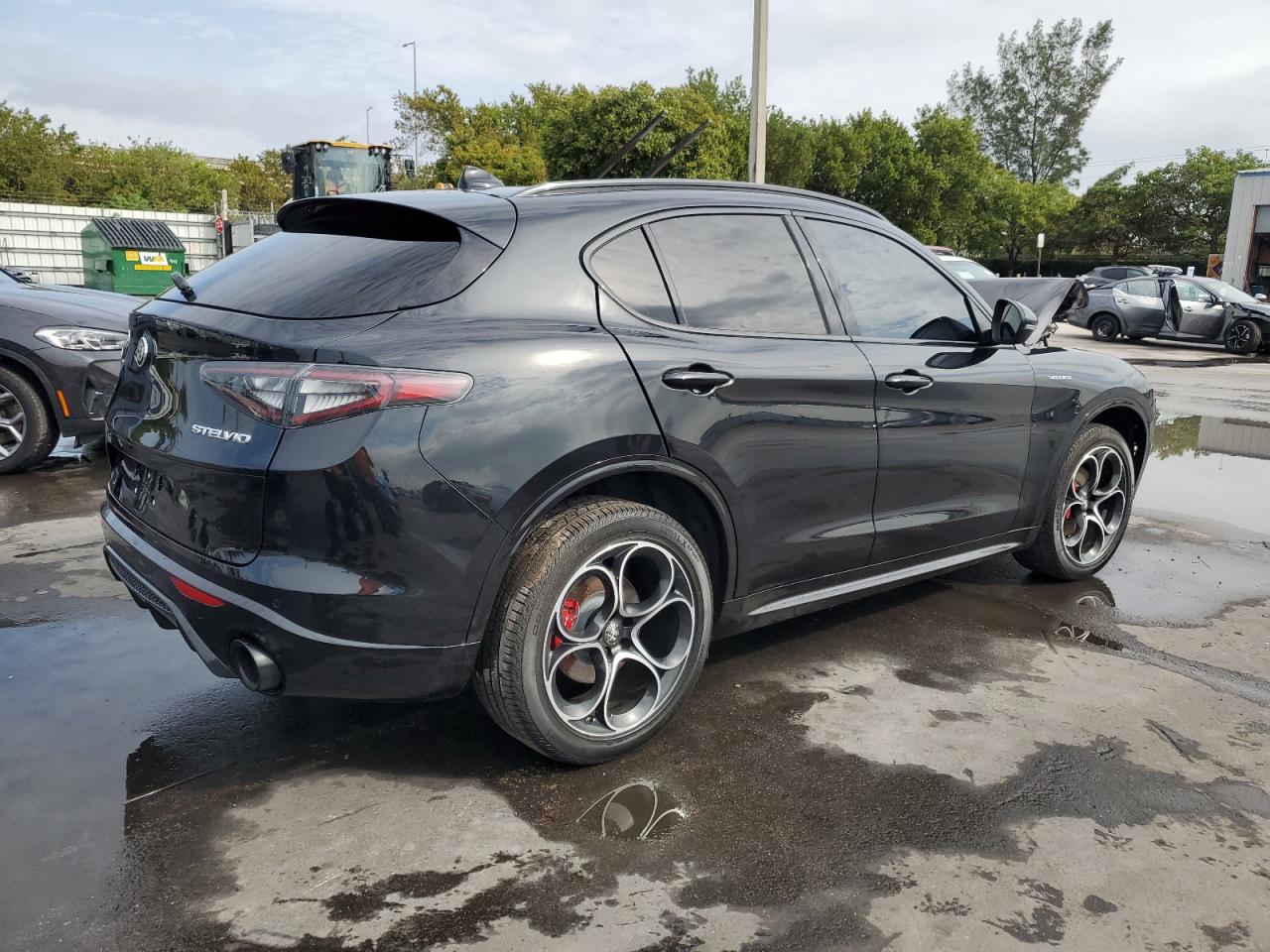 2024 Alfa Romeo Stelvio - Image 3
