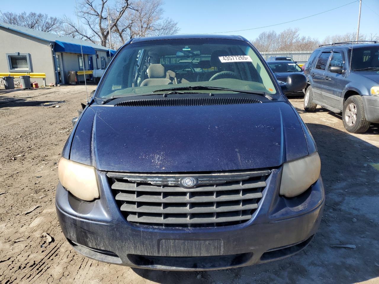2005 Chrysler Town & Country - Image 5