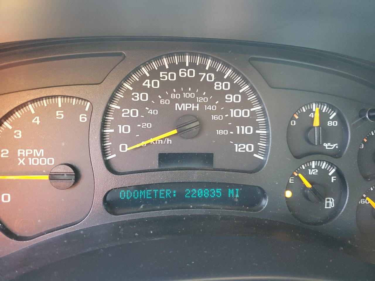 2004 Chevrolet Silverado - Image 9