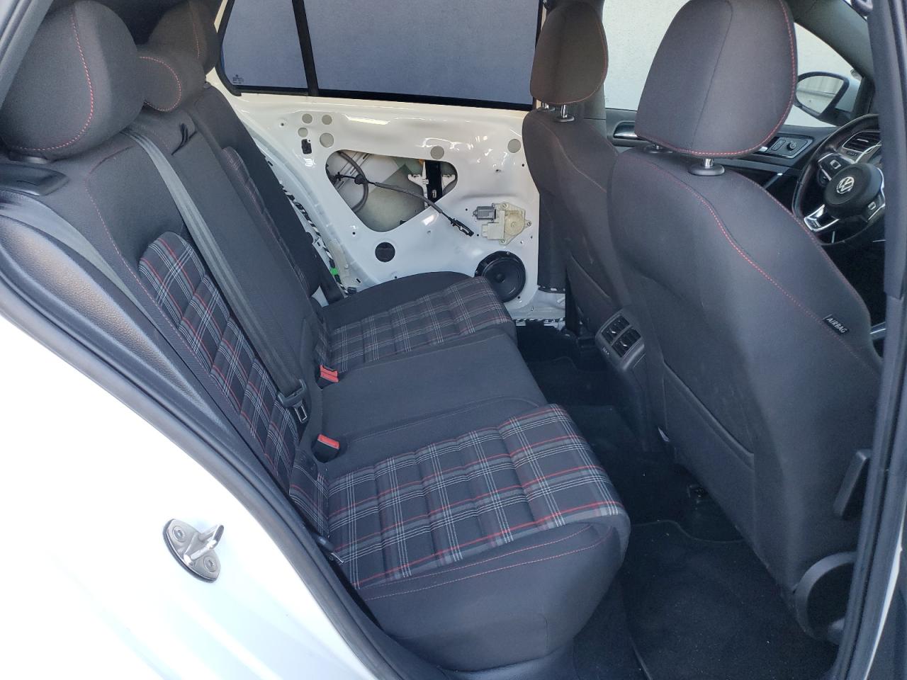2017 Volkswagen GTI - Image 10