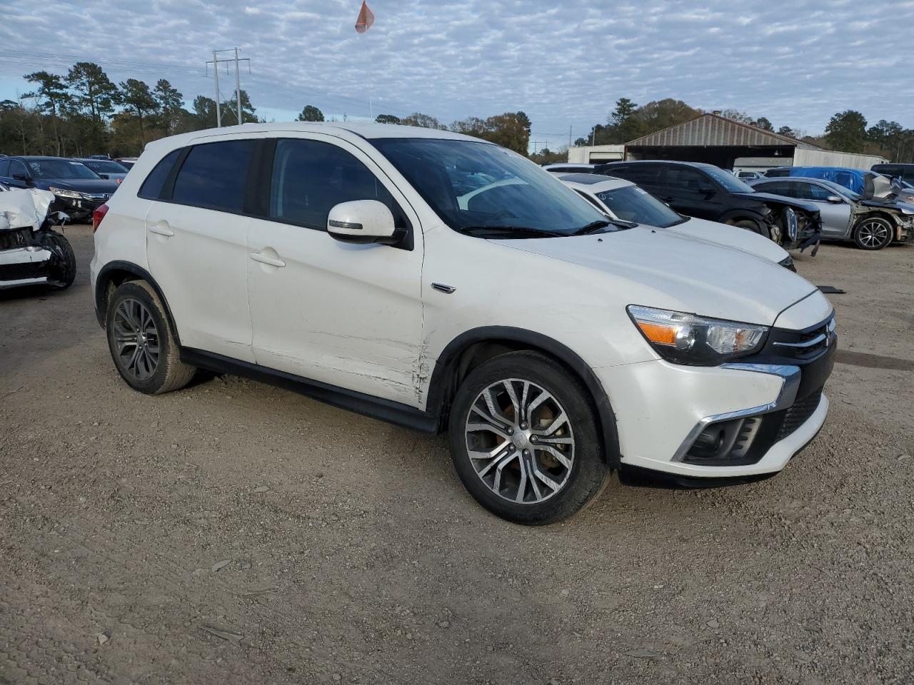 2018 Mitsubishi Outlander - Image 4