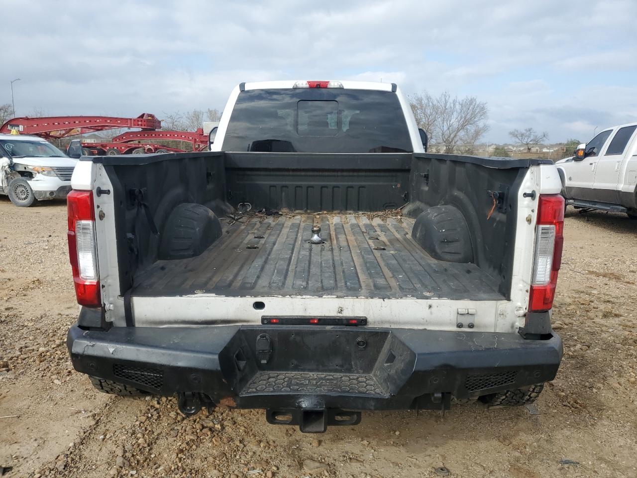 2017 Ford F350 - Image 6