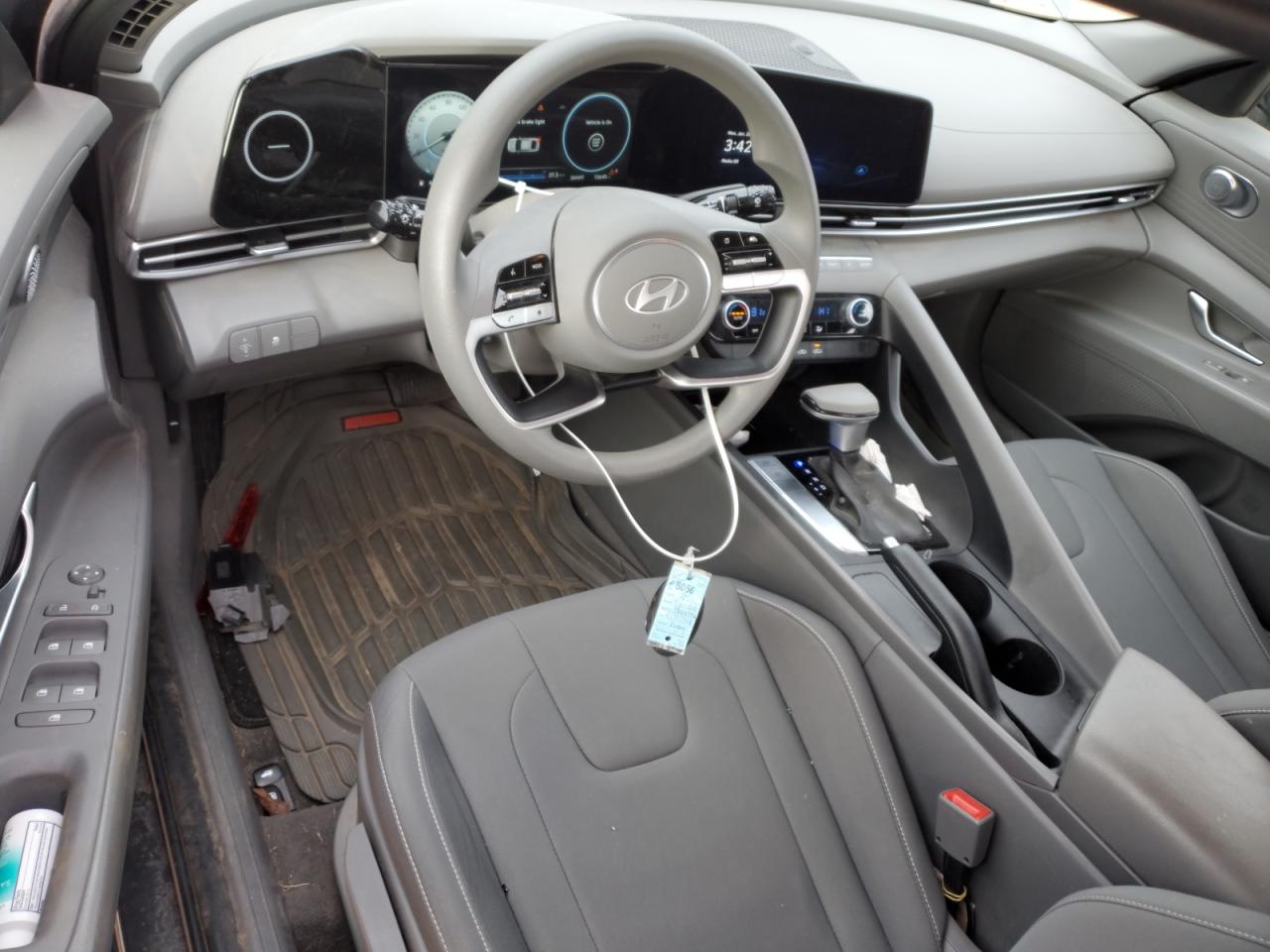 2024 Hyundai Elantra - Image 8