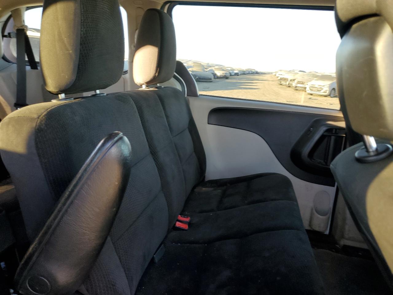 2018 Dodge Caravan - Image 11