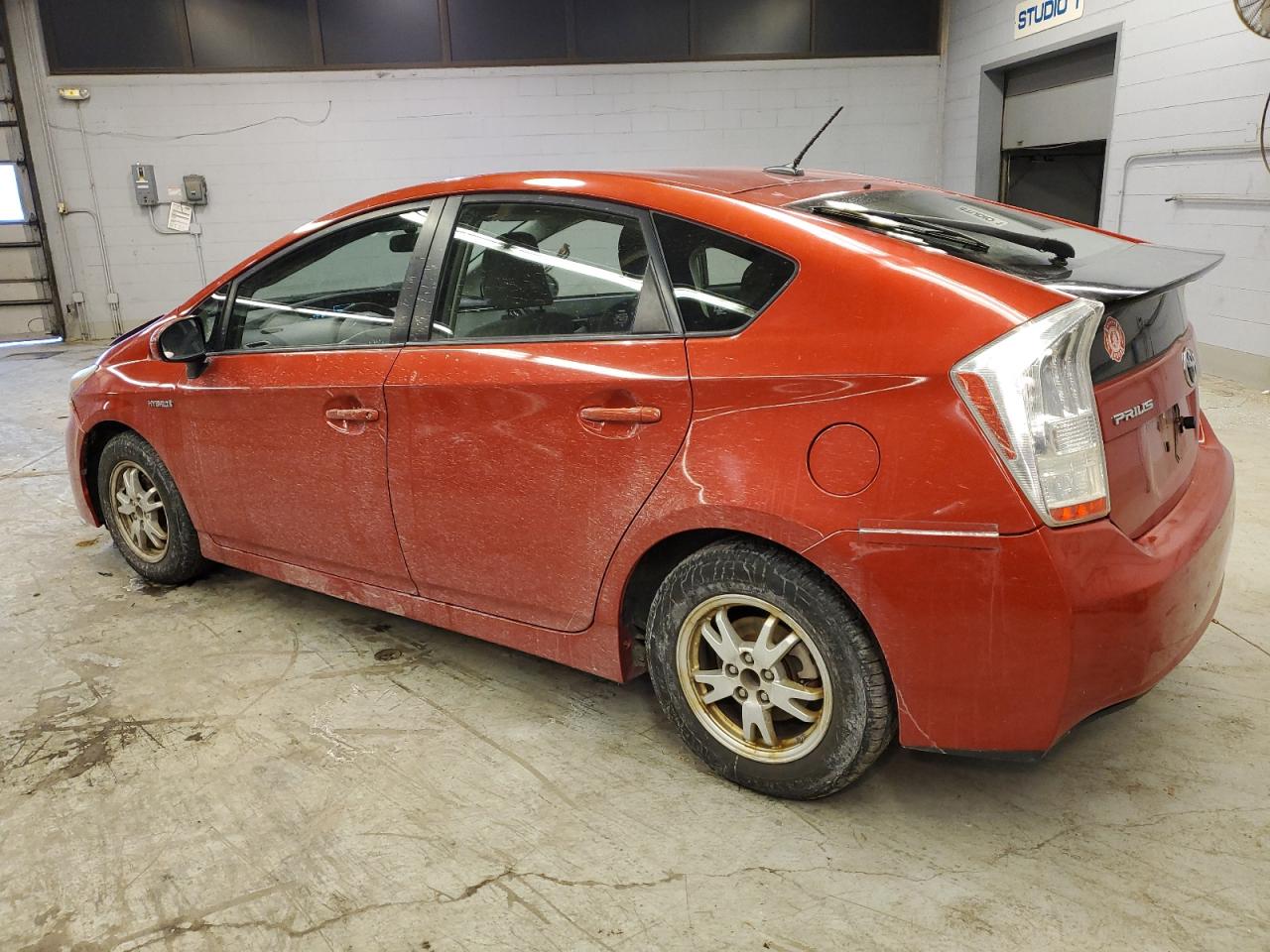 2010 Toyota Prius - Image 2