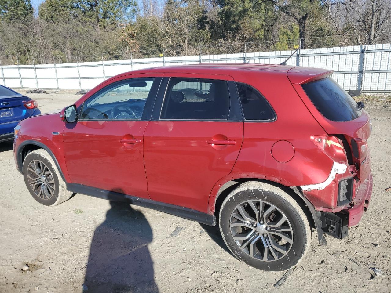2016 Mitsubishi Outlander - Image 2