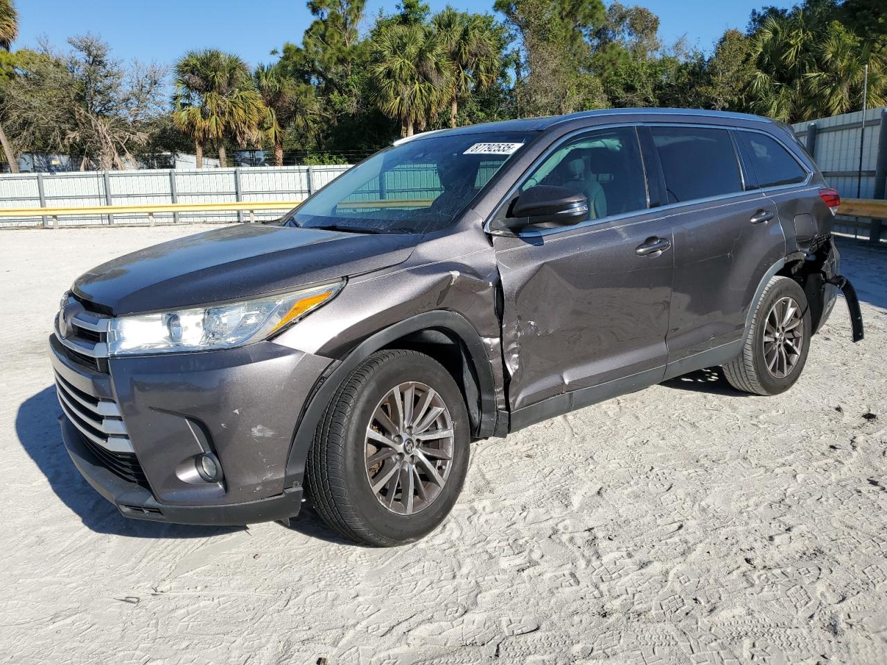 2019 Toyota Highlander - Image 1