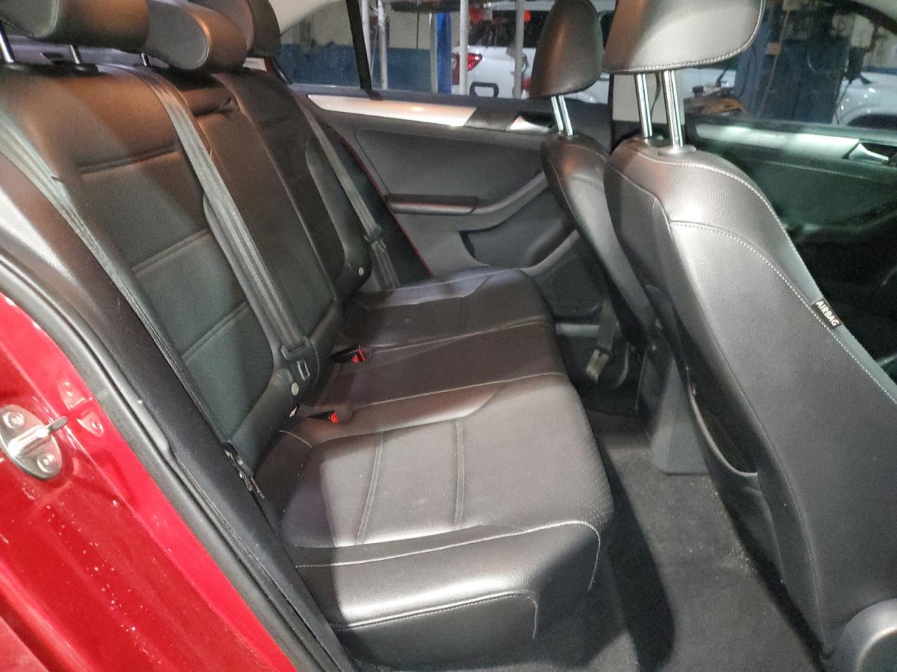2018 Volkswagen Jetta - Image 10