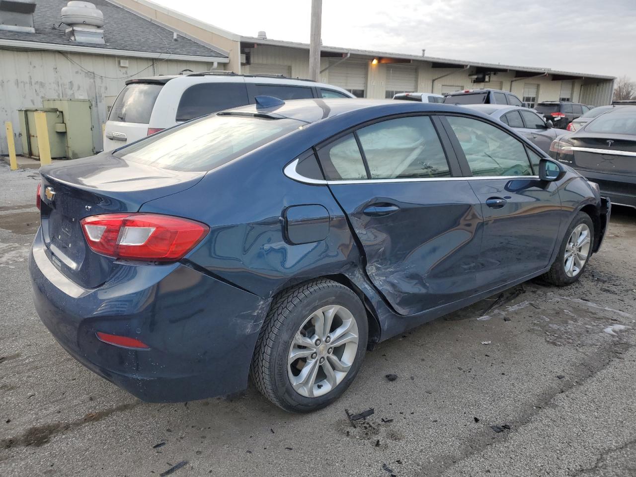 2019 Chevrolet Cruze - Image 3