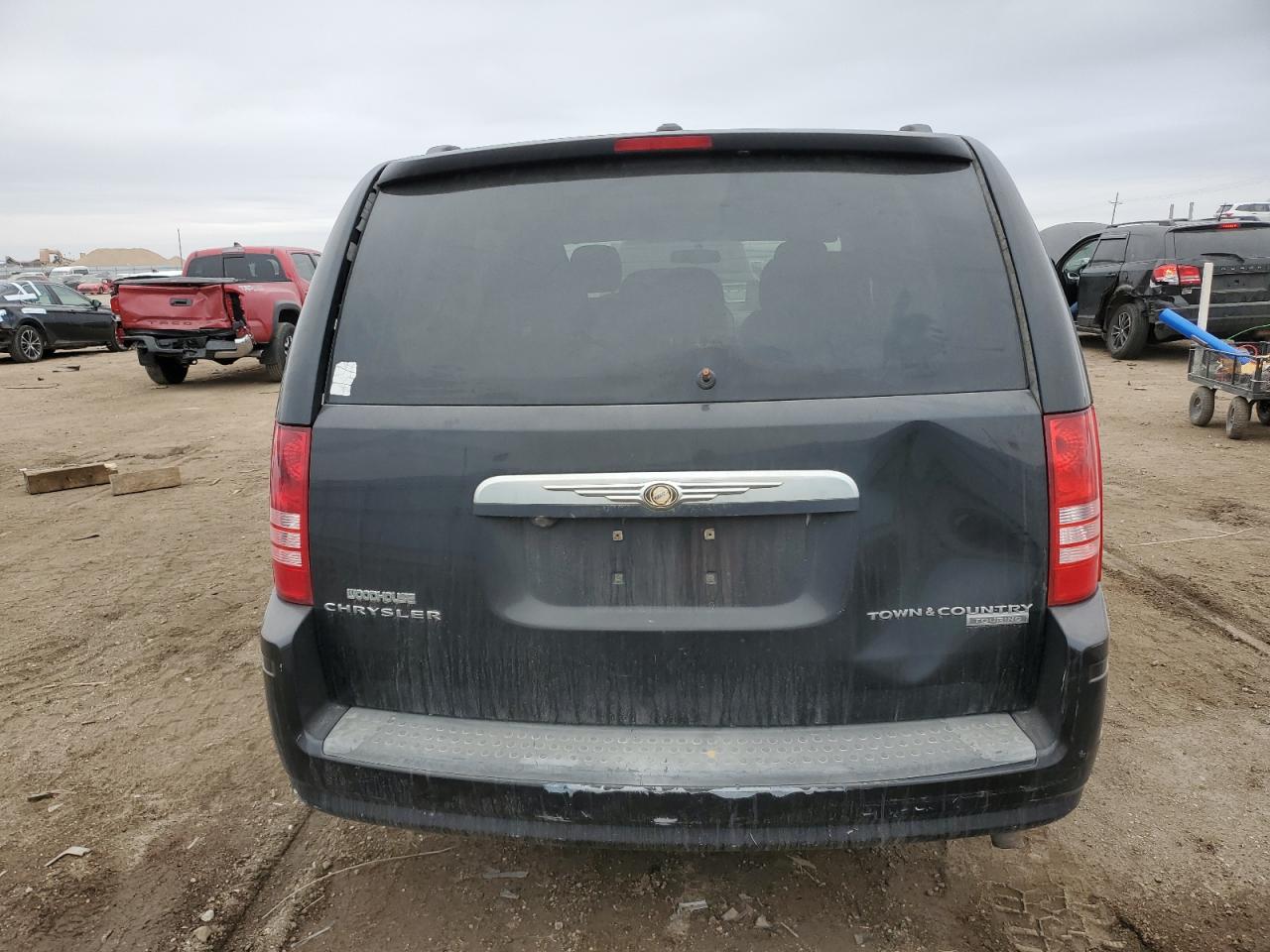 2009 Chrysler Town & Country - Image 6