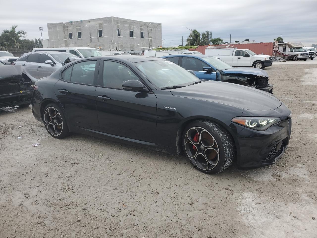 2024 Alfa Romeo Giulia - Image 4