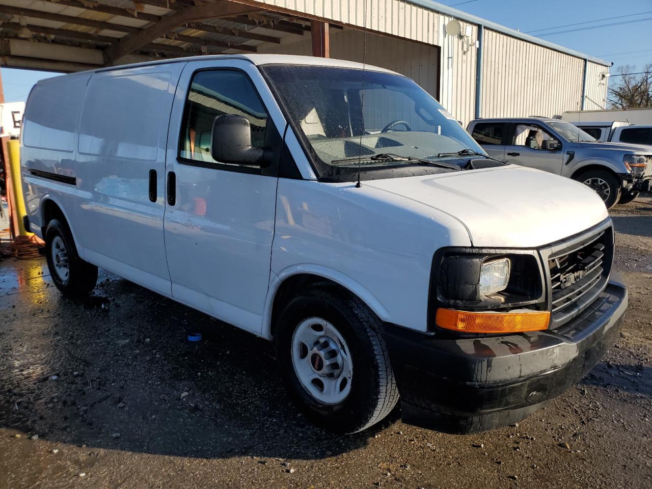 2017 GMC Savana - Image 4
