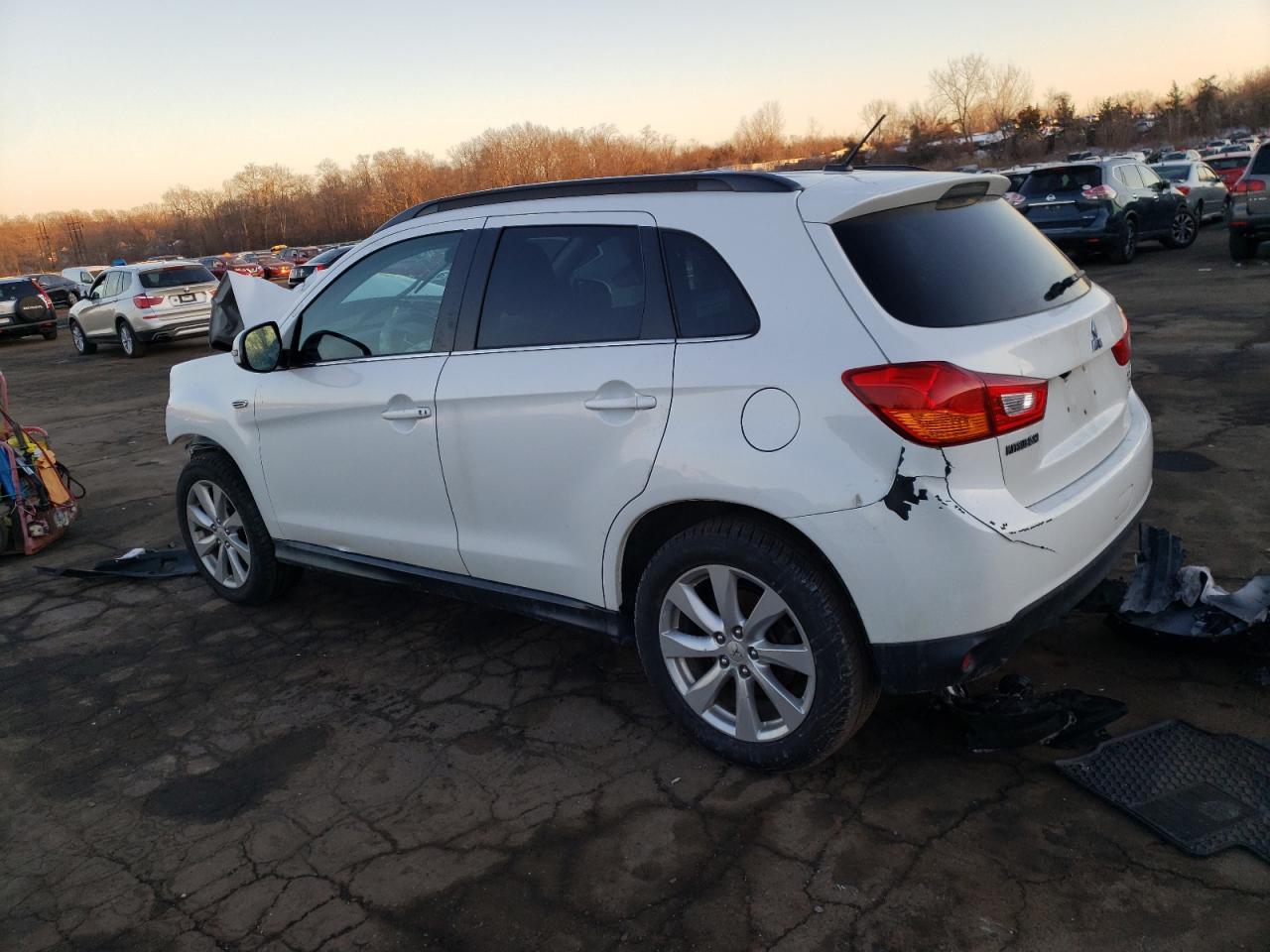 2015 Mitsubishi Outlander - Image 2