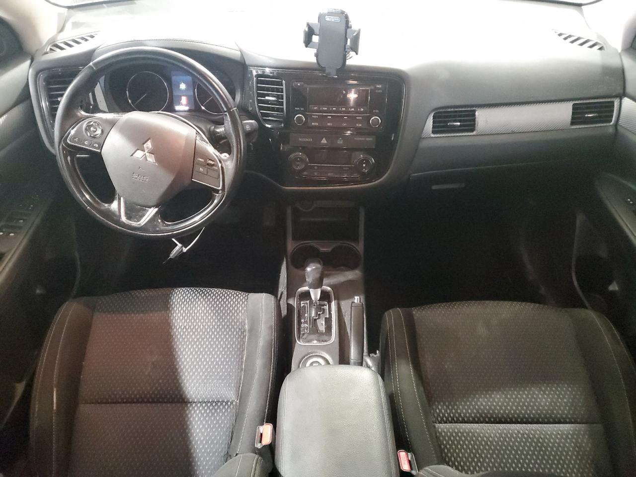 2016 Mitsubishi Outlander - Image 8