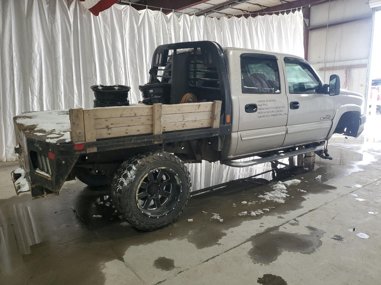 2005 Chevrolet Silverado - Image 3