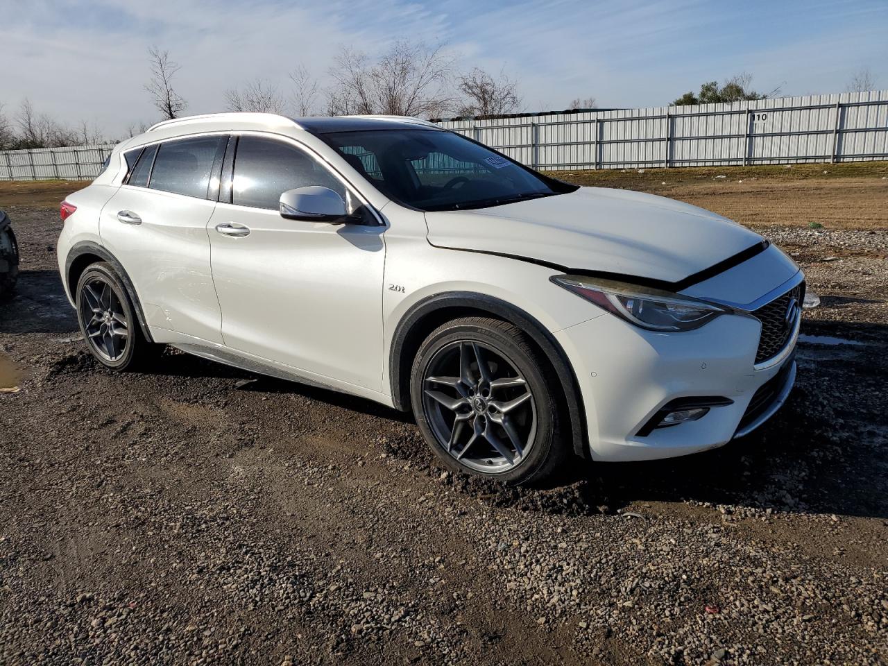 2017 Infiniti QX30 - Image 4