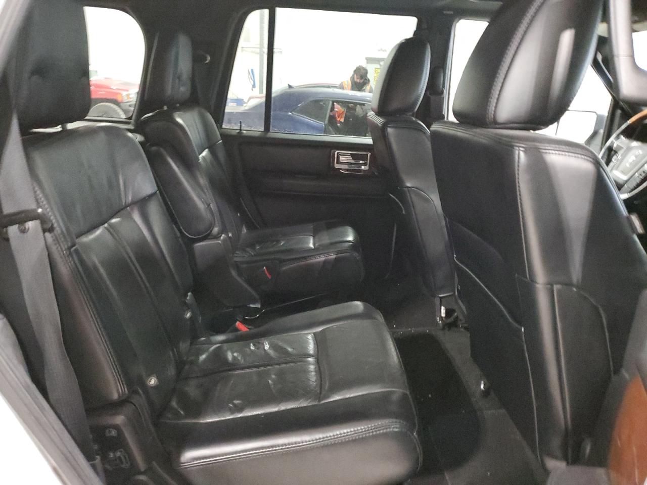2017 Lincoln Navigator - Image 11