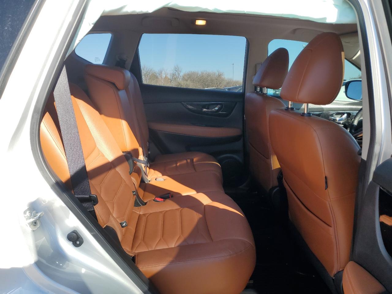 2018 Nissan Rogue - Image 11
