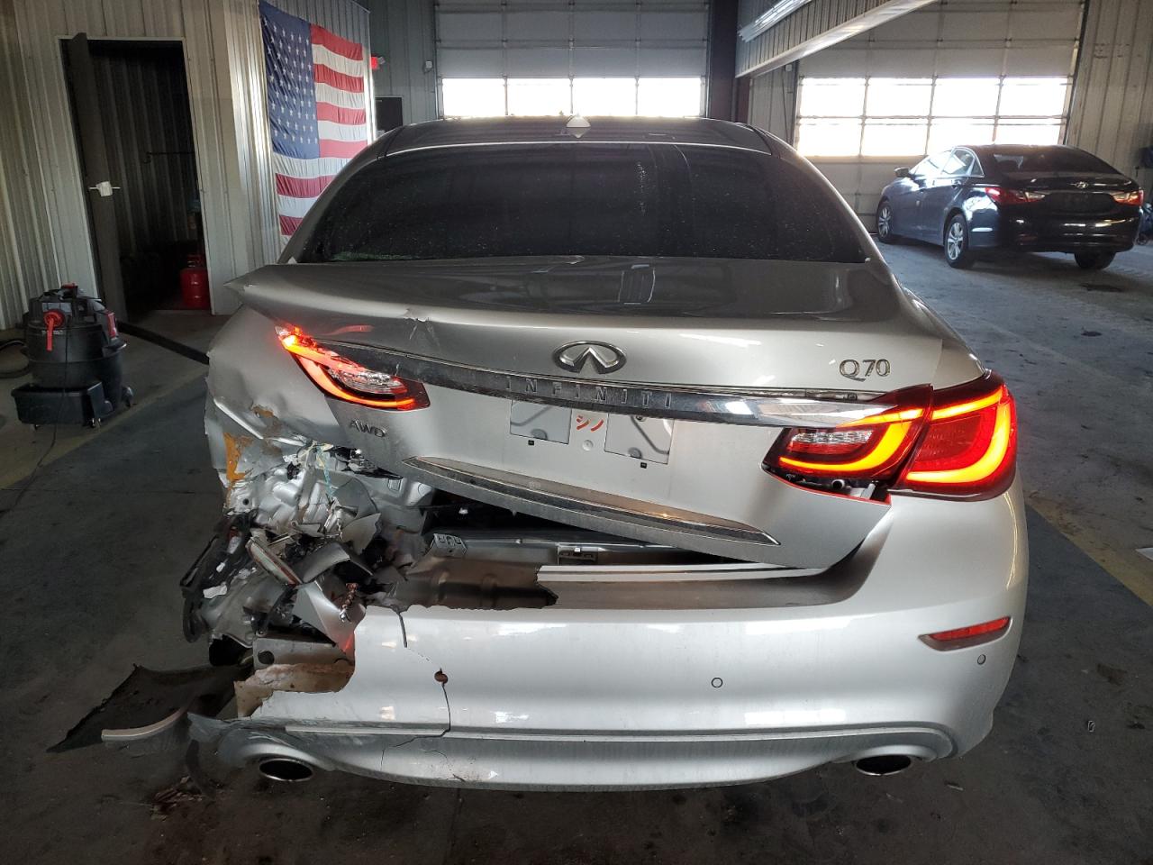 2016 Infiniti Q70 - Image 6