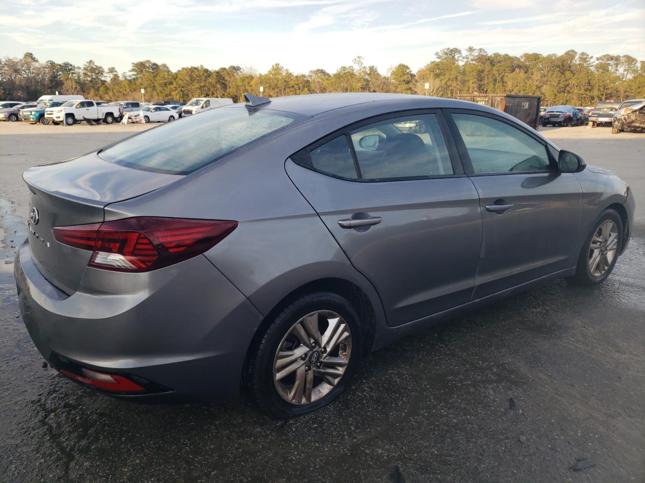 2019 Hyundai Elantra - Image 3
