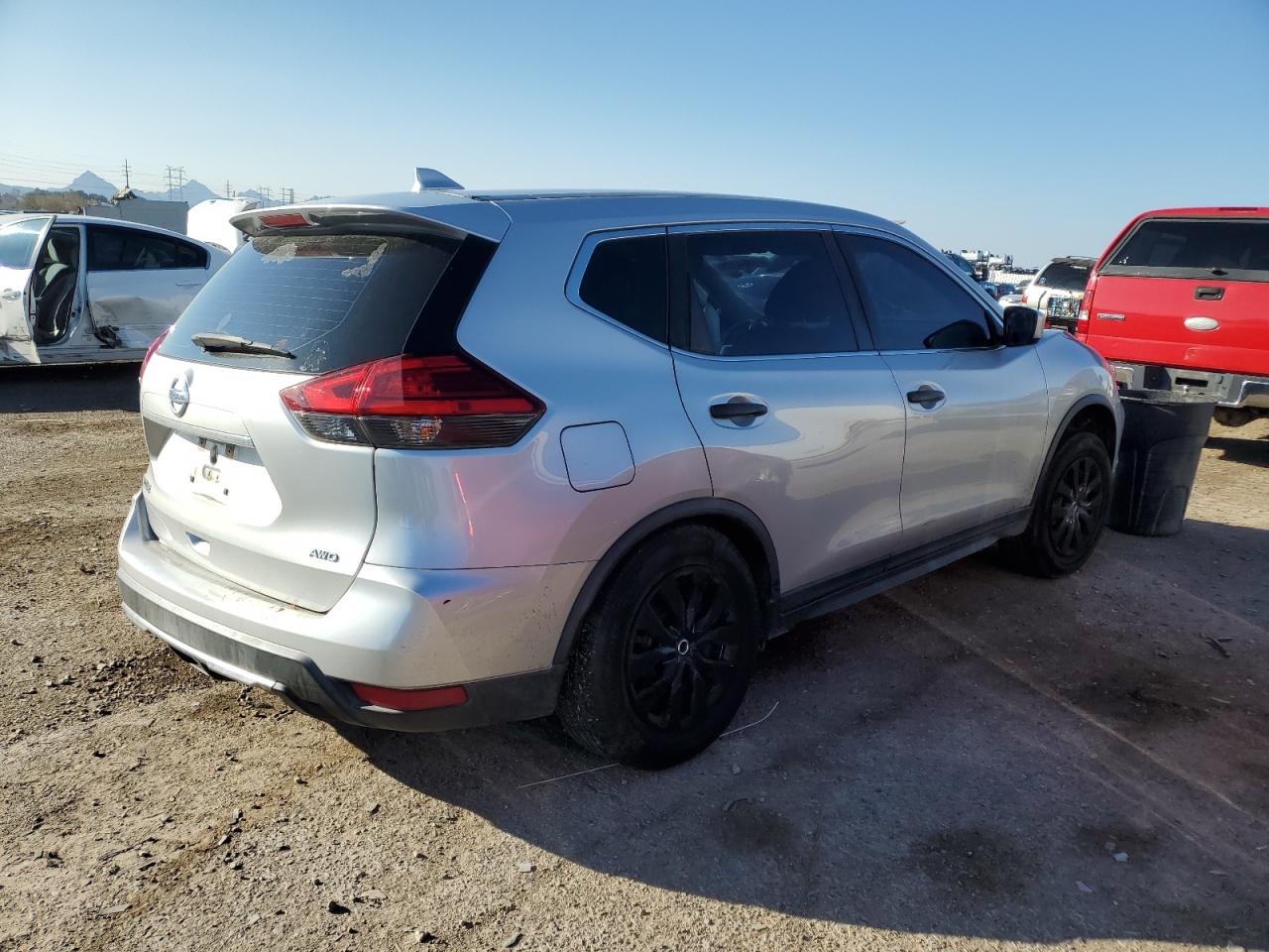 KNMAT2MV5HP555218 NISSAN ROGUE 2017