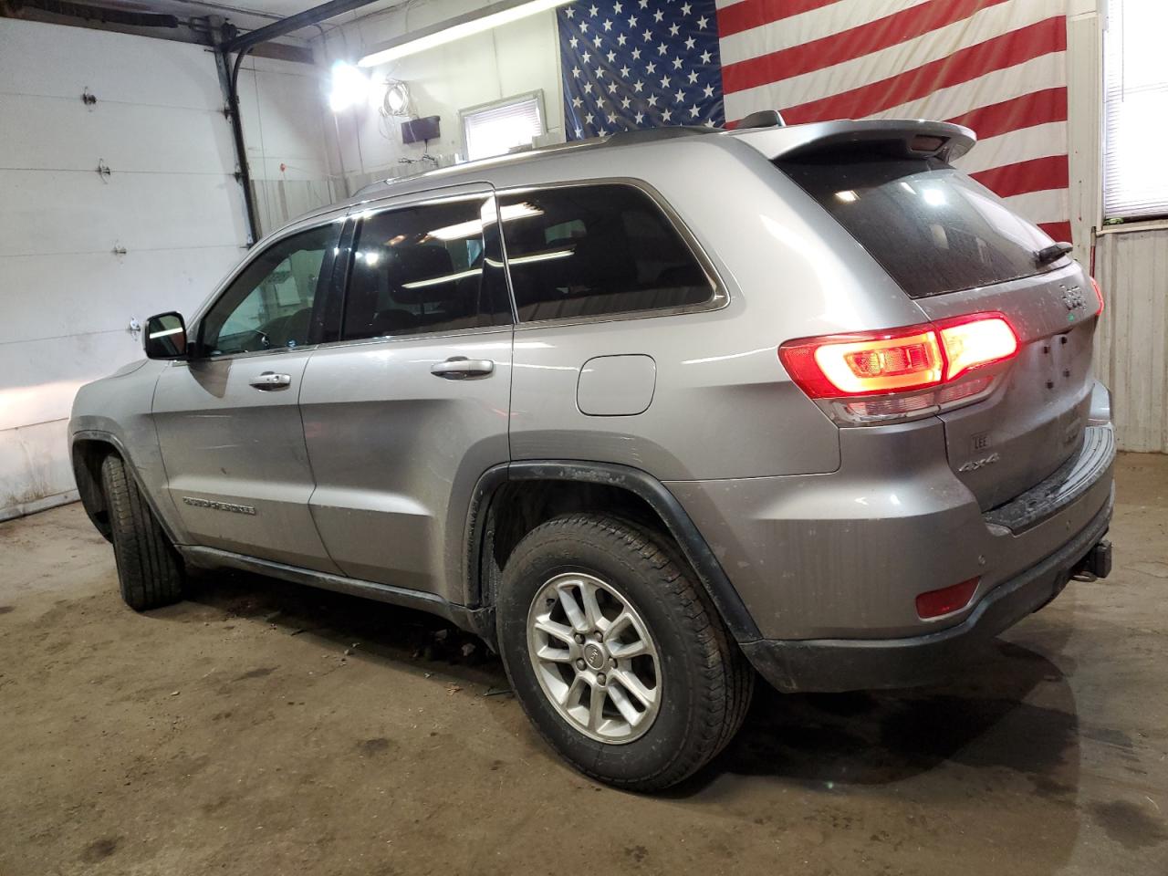 2018 Jeep Grand Cherokee - Image 2