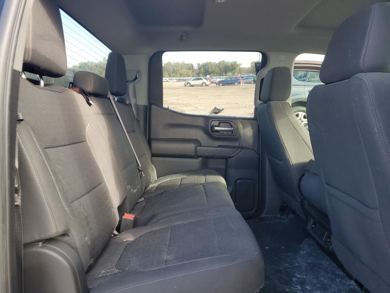 2022 Chevrolet Silverado - Image 11