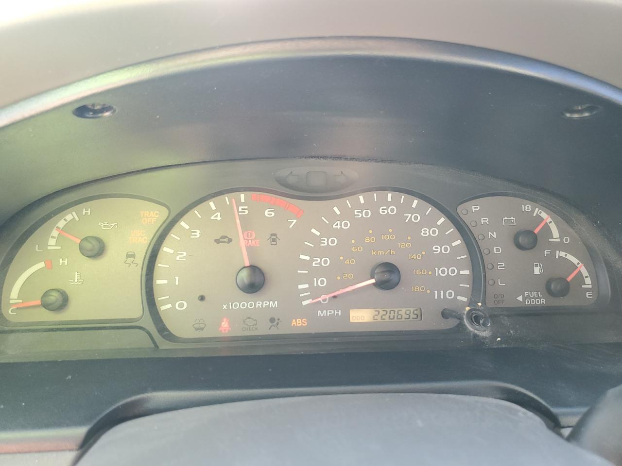2002 Toyota Sequoia - Image 9